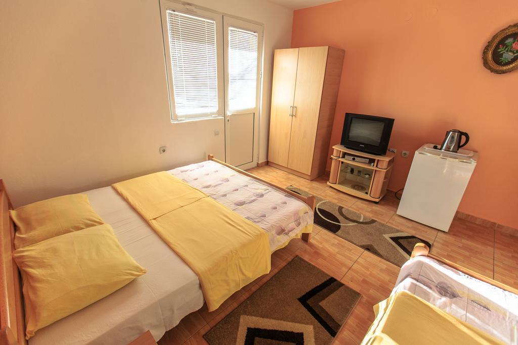 Apartments Vitic Sutomore Habitación foto